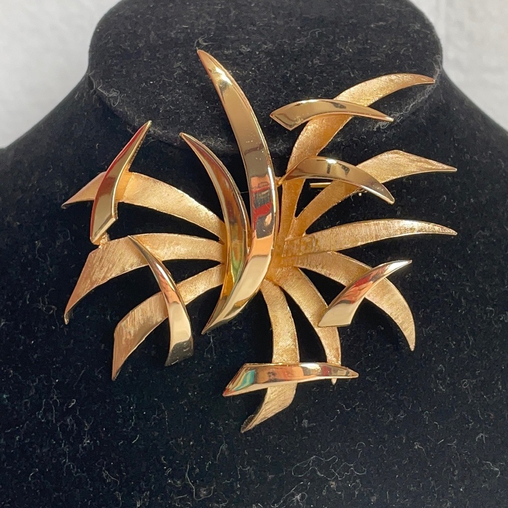 Vintage Trifari fireworks brooch 3”